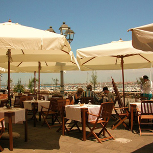 Pranzo o cena al Movida con sconto del 50%