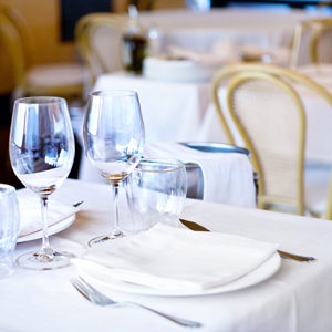 cena tipica o di pesce in trattoria