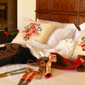Hotel Tarthesh Cover